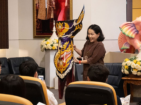 昆虫食 学び合い タイの伝統的な暮らし