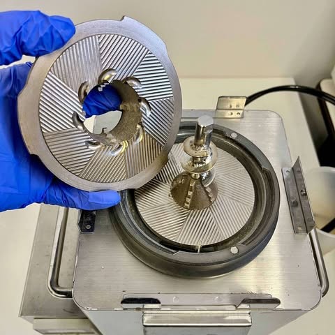 国産原料と石臼製法